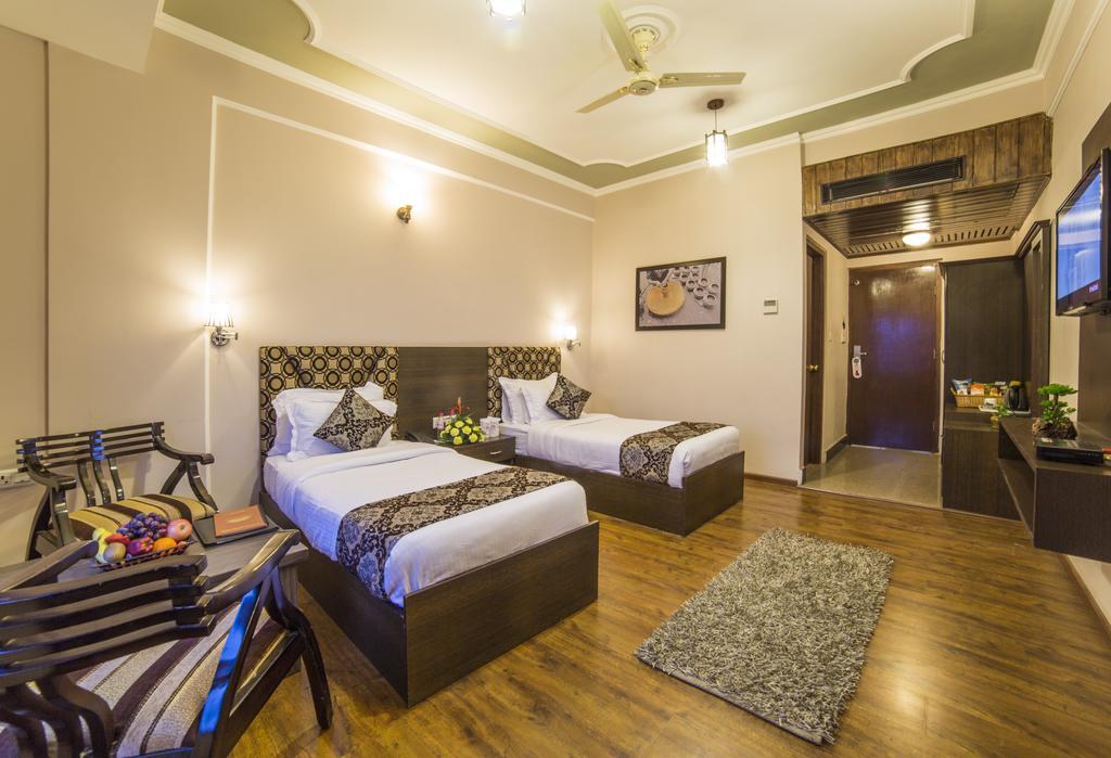 Palette - Solar Residency Hotel Srīnagar Buitenkant foto