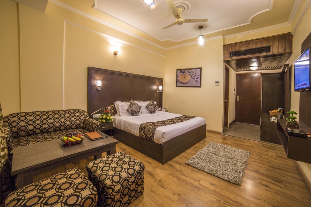 Palette - Solar Residency Hotel Srīnagar Buitenkant foto