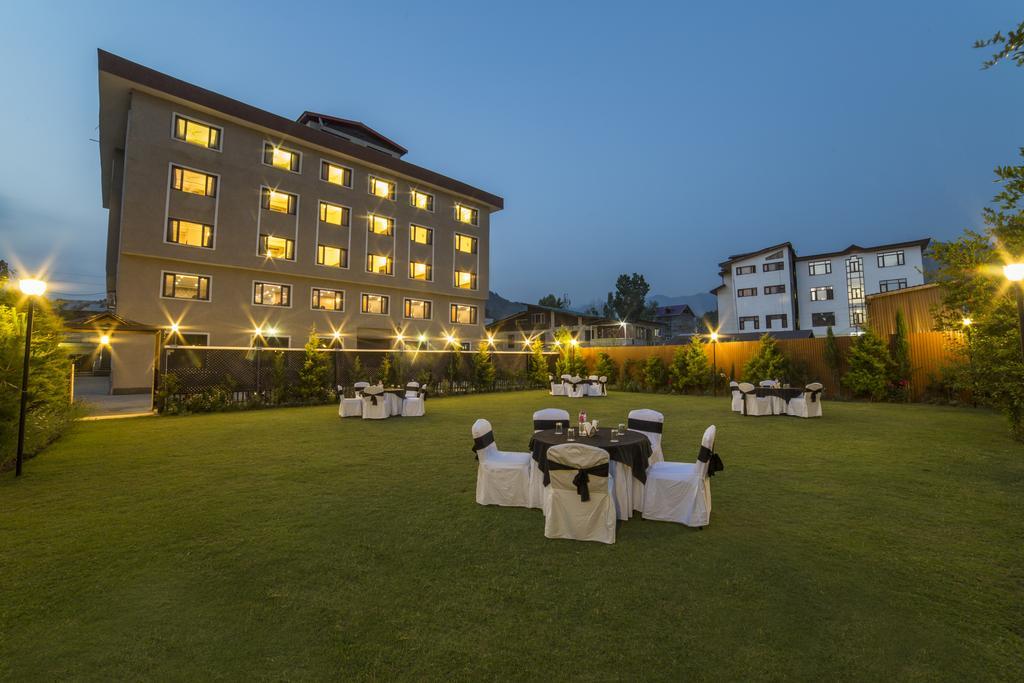 Palette - Solar Residency Hotel Srīnagar Buitenkant foto
