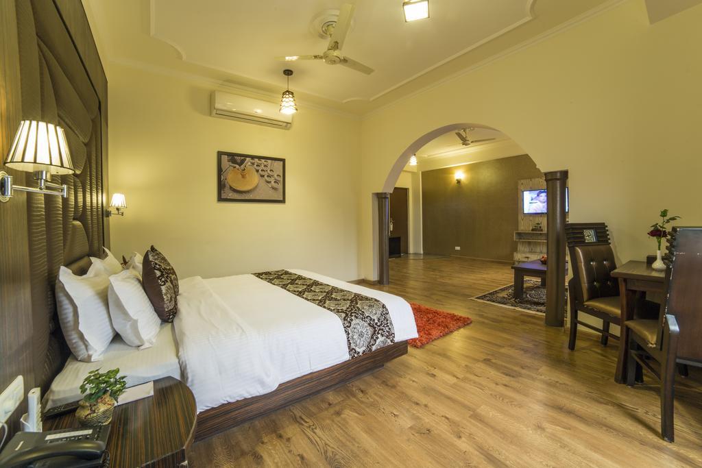 Palette - Solar Residency Hotel Srīnagar Buitenkant foto