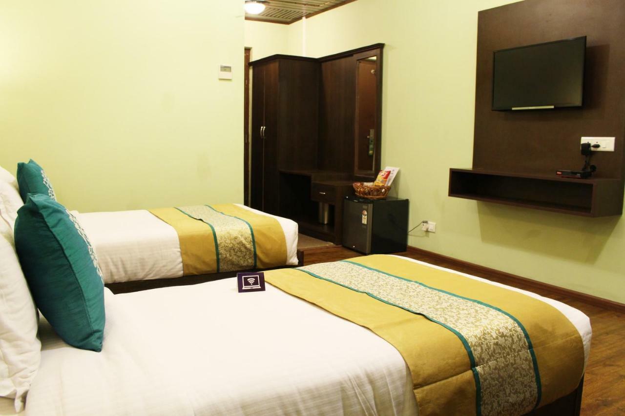 Palette - Solar Residency Hotel Srīnagar Buitenkant foto